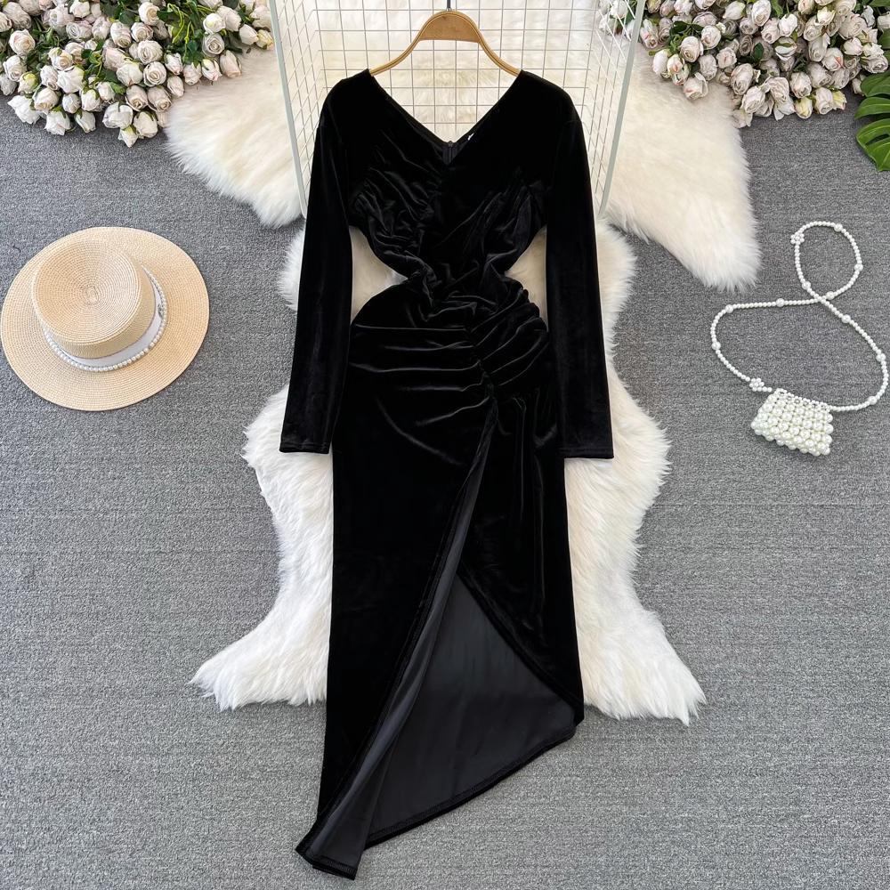 - Long-sleeved V-neck pleated waist mid-length irregular slit velvet dress  GEU811