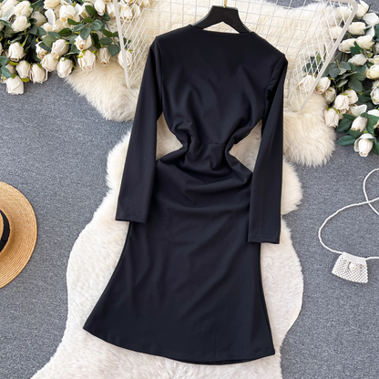 - Long sleeve V-neck slit black dress  GEU800