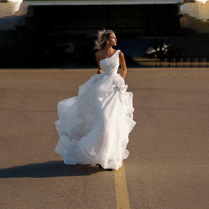 One Shoulder A Line Wedding Dresses Sleeveless Pleat Floor Length Bohemian Beach Vestido Noiva Sereia Gowns