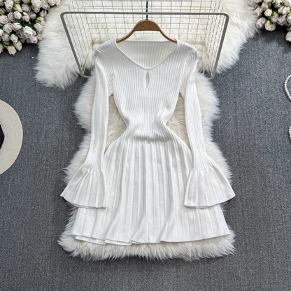 - Flared long-sleeve A-line pleated knit dress GEU964