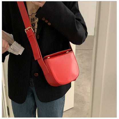 VMTVR 2025 New Year's red high-end bag female, bride wedding red bag simple niche one-shoulder crossbody saddle bag