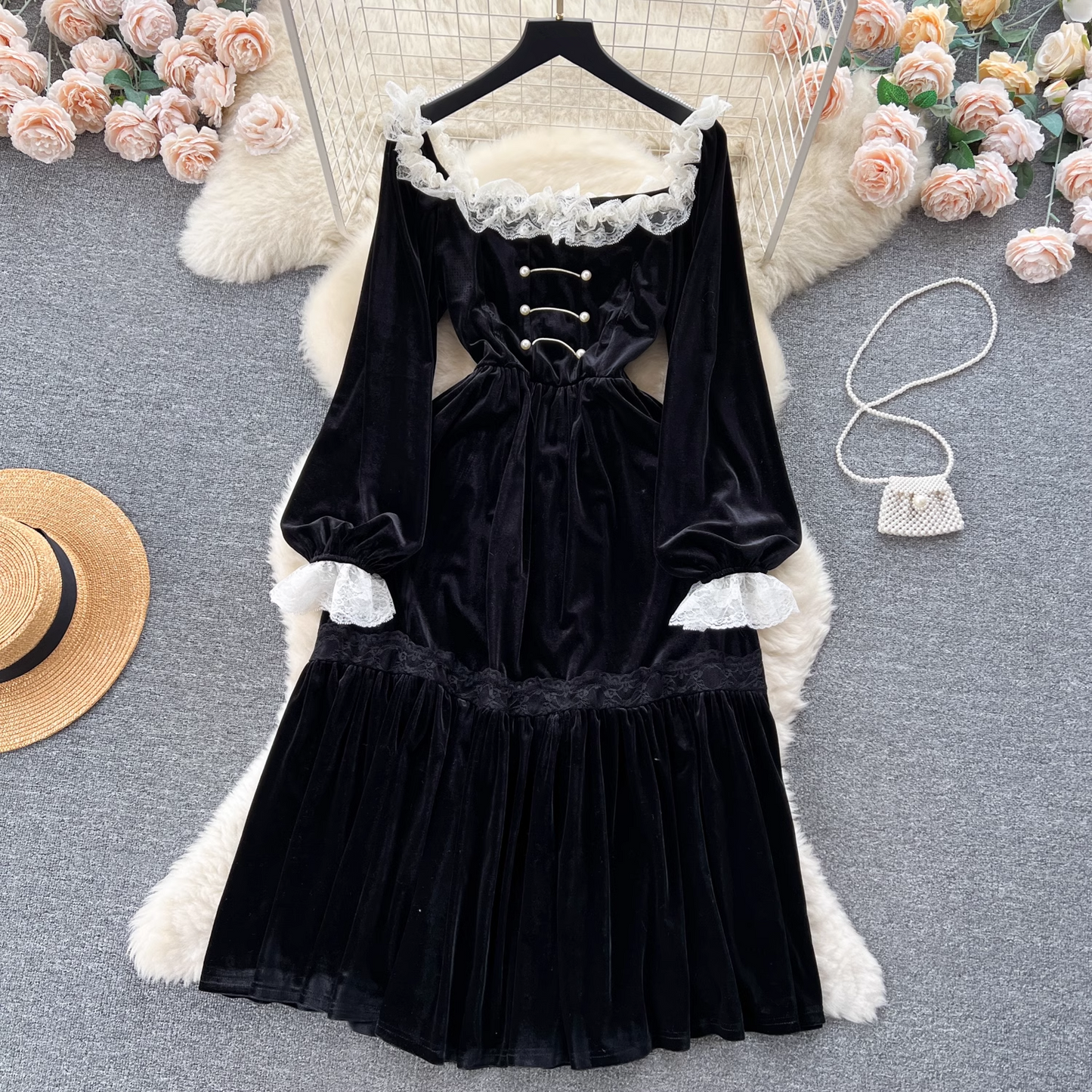 - Retro dress women's lace patchwork waist ruffle velvet dress GEU809