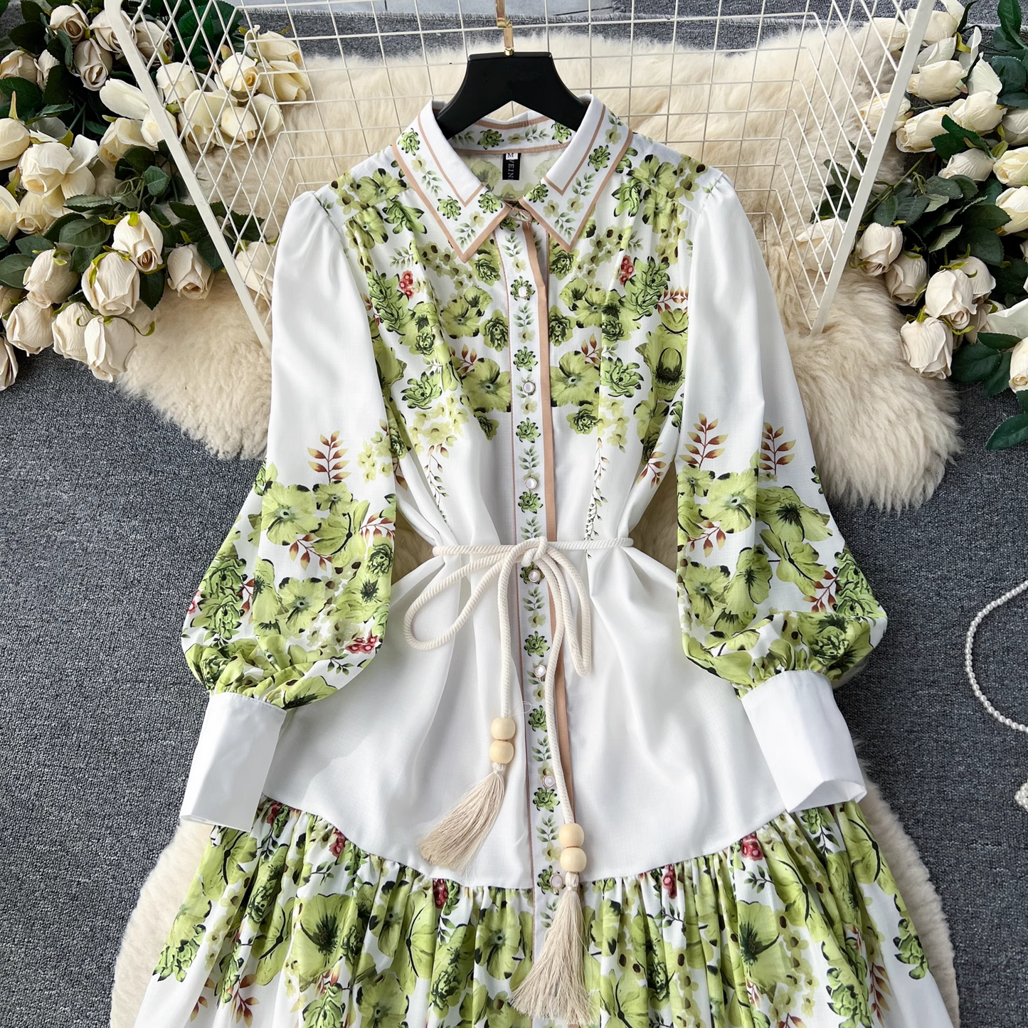 - Autumn New French Retro Lapel Lantern Sleeve Printed Dress GEU537