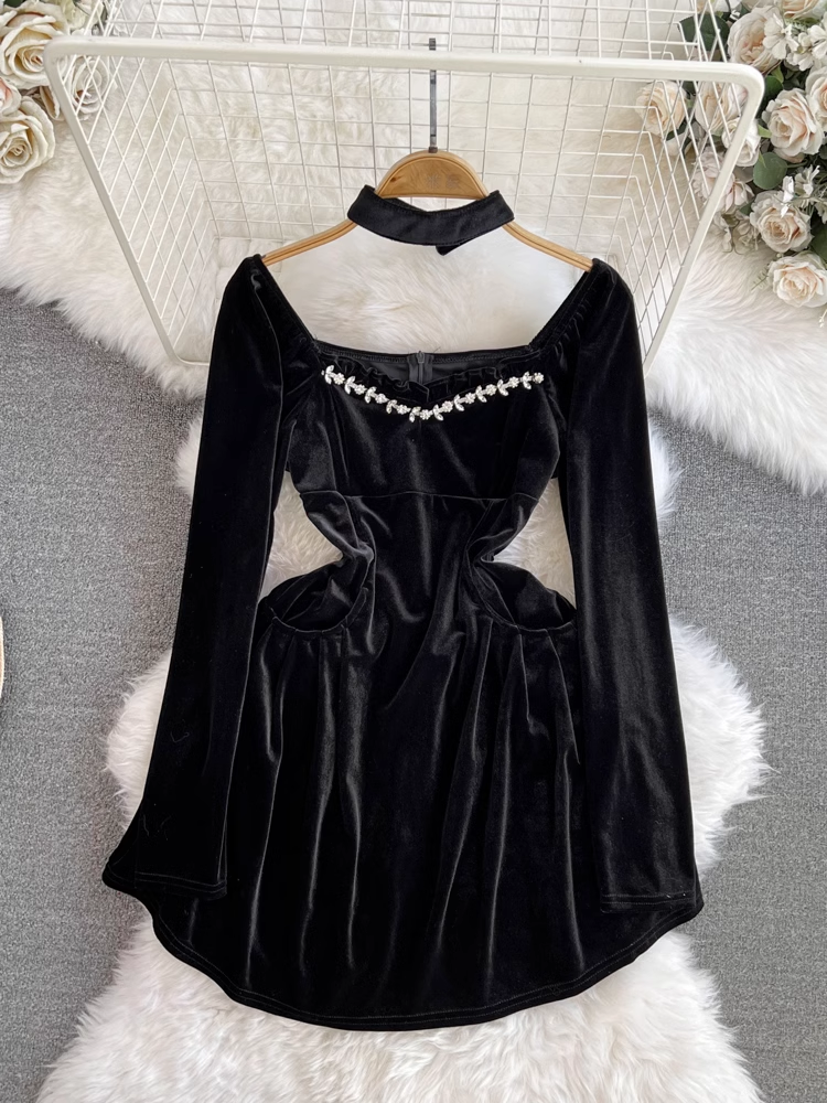 - Black velvet square neck A-line dress GEU996