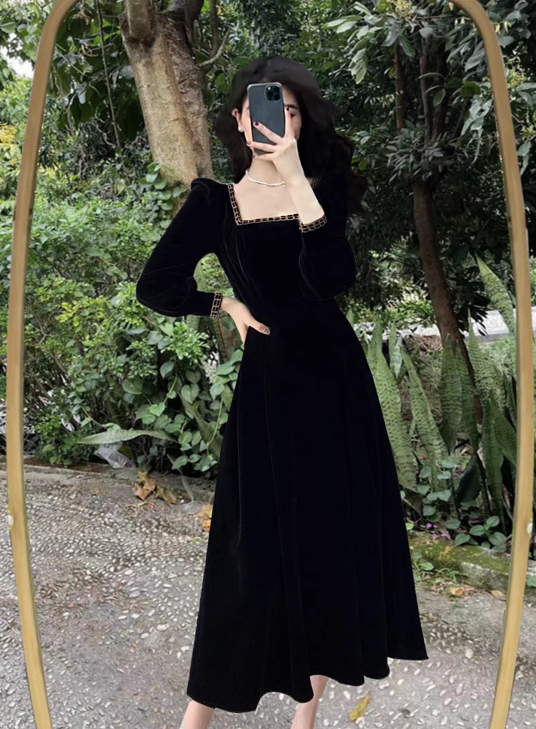 - Black square neck velvet long dress GEU713